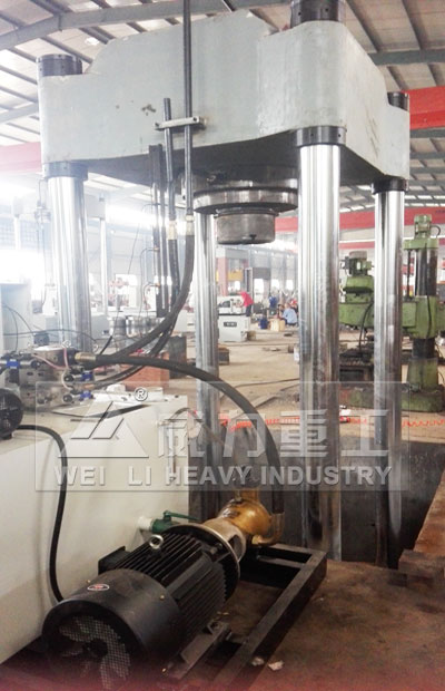 315噸二梁四柱油壓機(jī)圖片