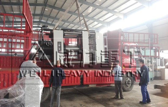 四柱液壓機廠家裝車發貨