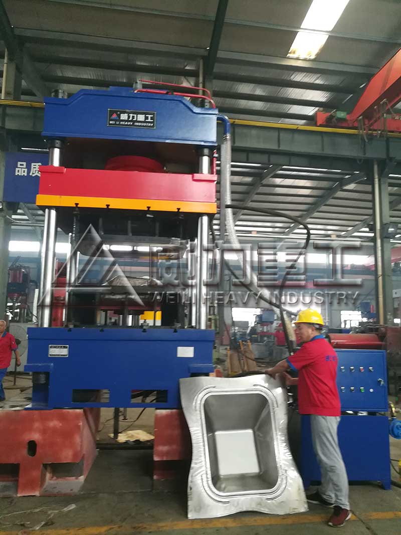 315噸三梁四柱液壓機(jī)-灰斗車(chē)車(chē)斗拉伸專用液壓機(jī)