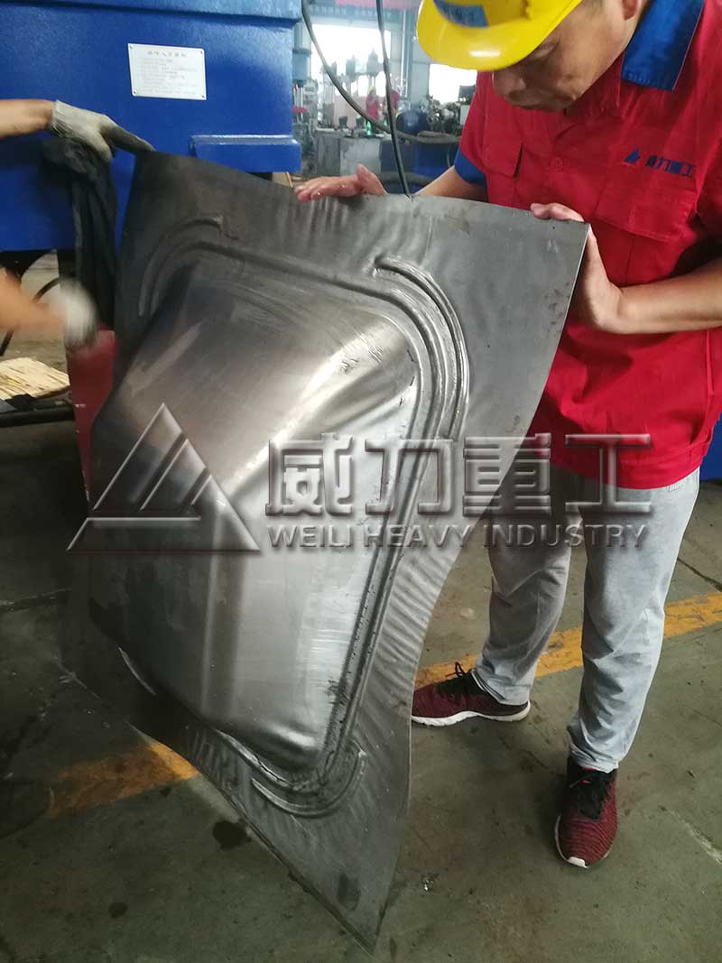 客戶定做灰斗車(chē)?yán)煲簤簷C(jī)車(chē)間試機(jī)