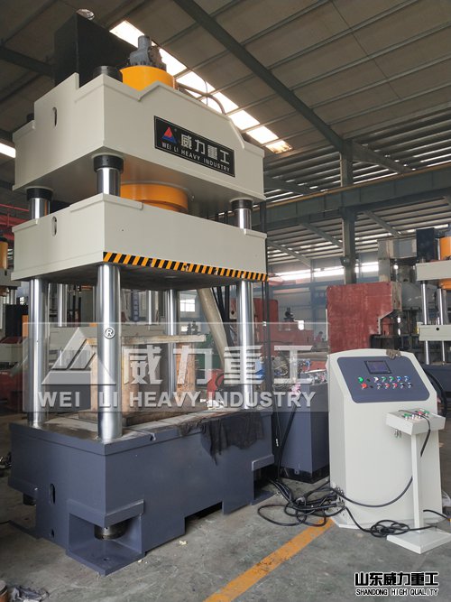 500噸不銹鋼拉伸液壓機(jī)實景1