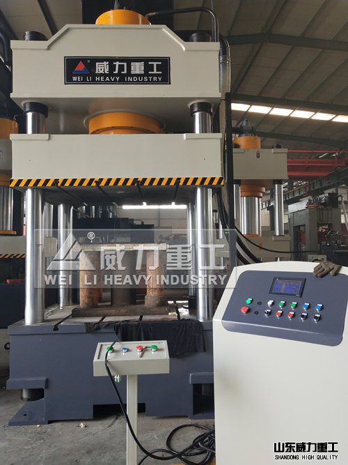 500噸不銹鋼拉伸液壓機(jī)實景2