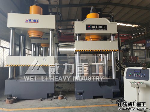 500噸不銹鋼拉伸液壓機(jī)實景3