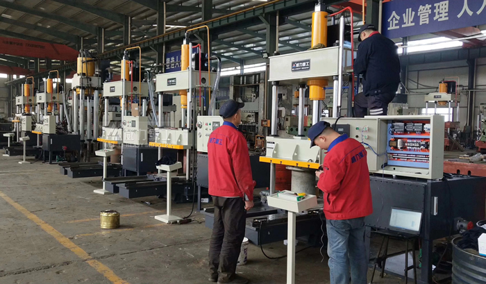 高配置100噸四柱液壓機(jī)