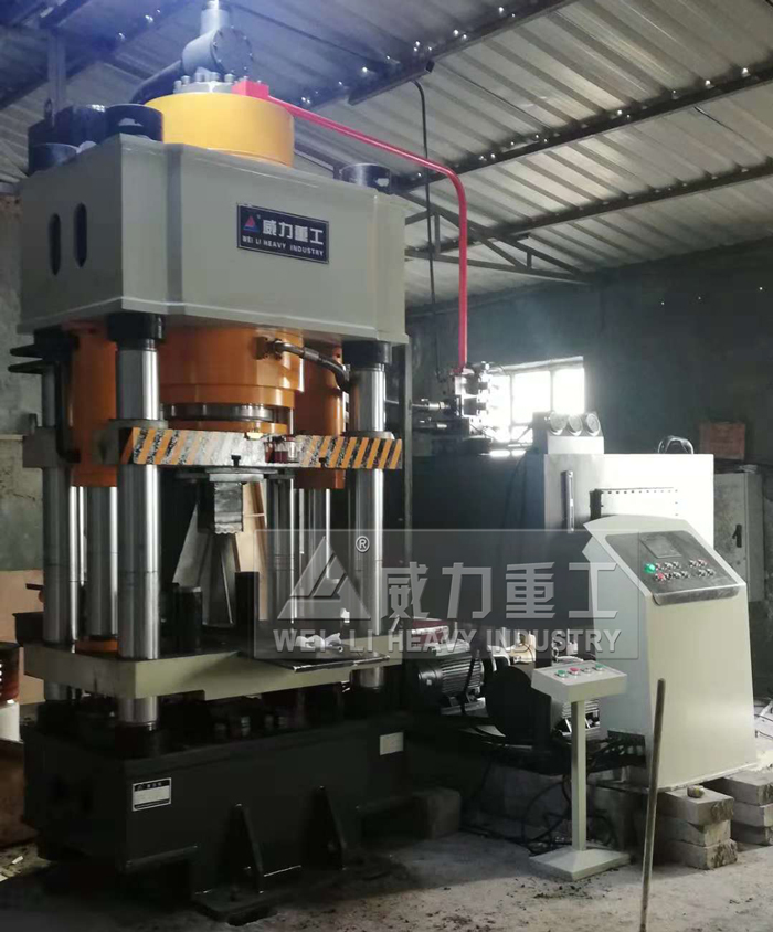 全自動四柱液壓機客戶現場1