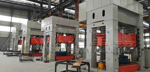 1000噸框架式液壓機加工車間