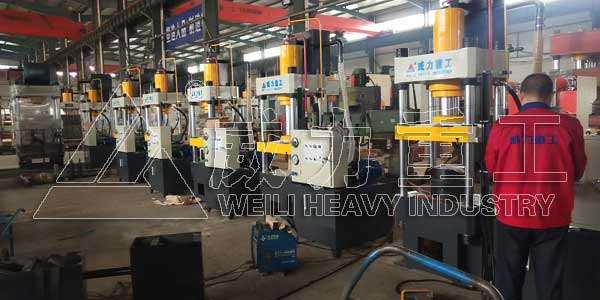 100噸四柱液壓機又稱100噸四柱油壓機，100噸四柱壓力機