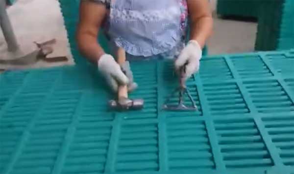 315噸液壓機沖壓成型的漏糞板產品