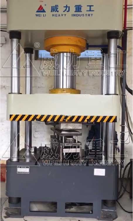 315噸汽車內飾水箱成型液壓機