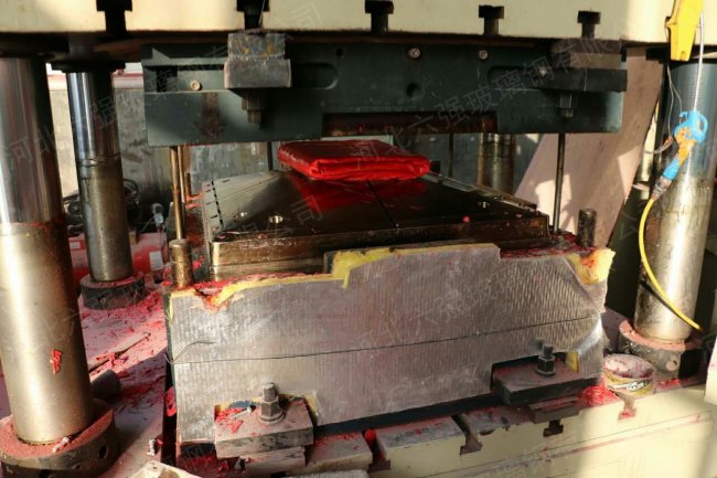 SMC電表箱模壓成型現場