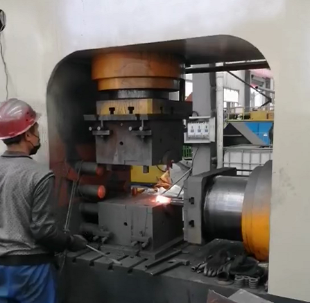 汽車零件接叉的模鍛加工使用現(xiàn)場(chǎng)