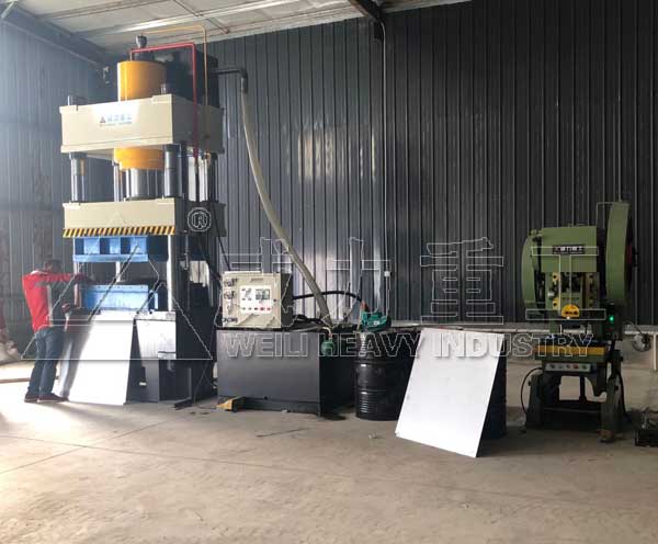 客戶采購整套水箱板加工設(shè)備