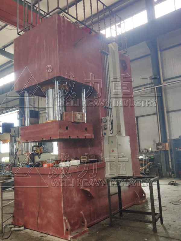 500噸單臂液壓校直機車間加工生產中