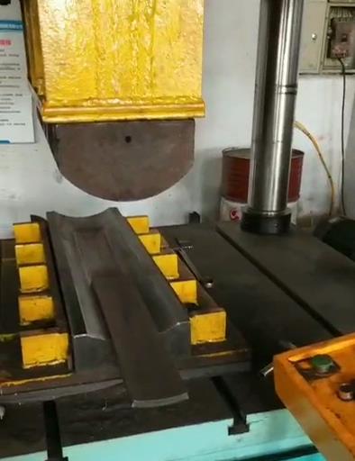 沖壓挖掘機(jī)鏟車配件模具