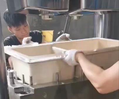 客戶模壓加工現場