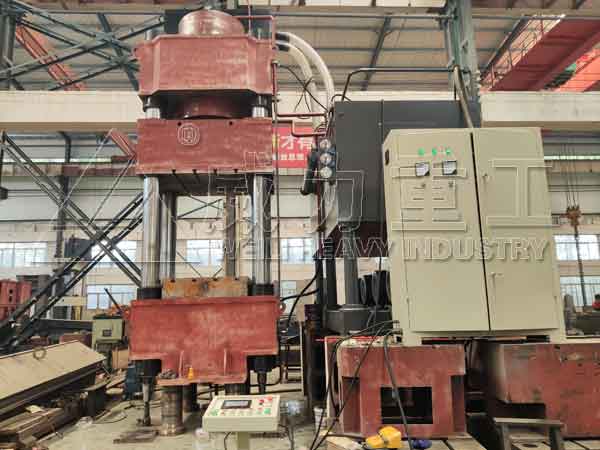 1500噸快速熱鍛液壓機廠家車間生產(chǎn)中