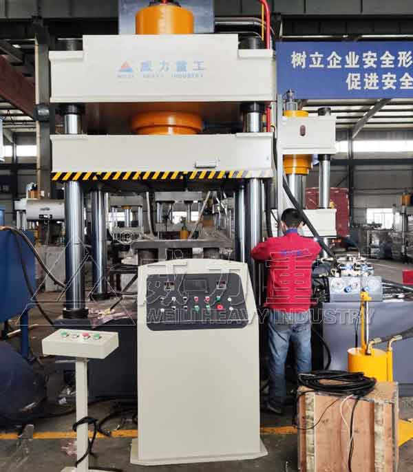 500噸伺服四柱液壓機車間調試