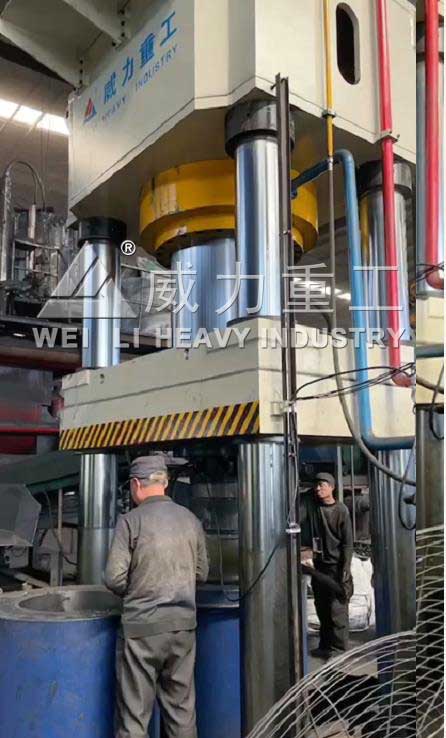 1500噸石墨坩堝成型液壓機(jī)