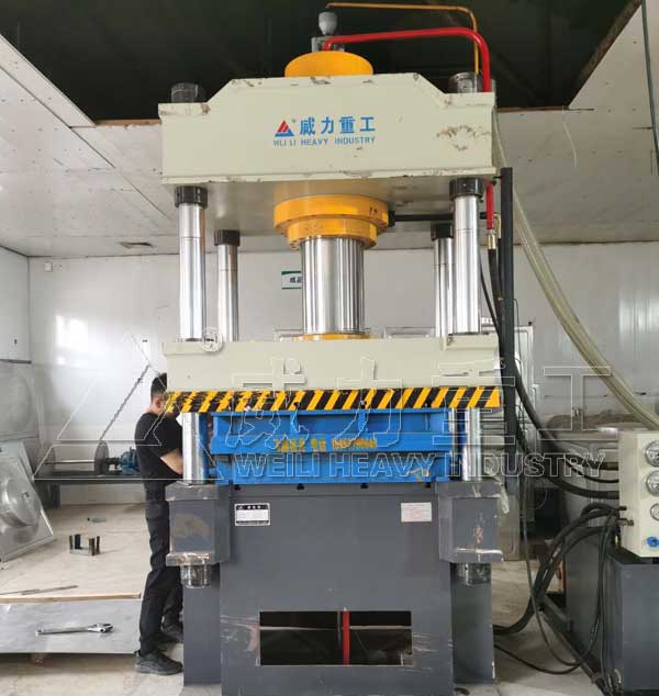 400噸巧克力水箱板拉伸液壓機(jī)