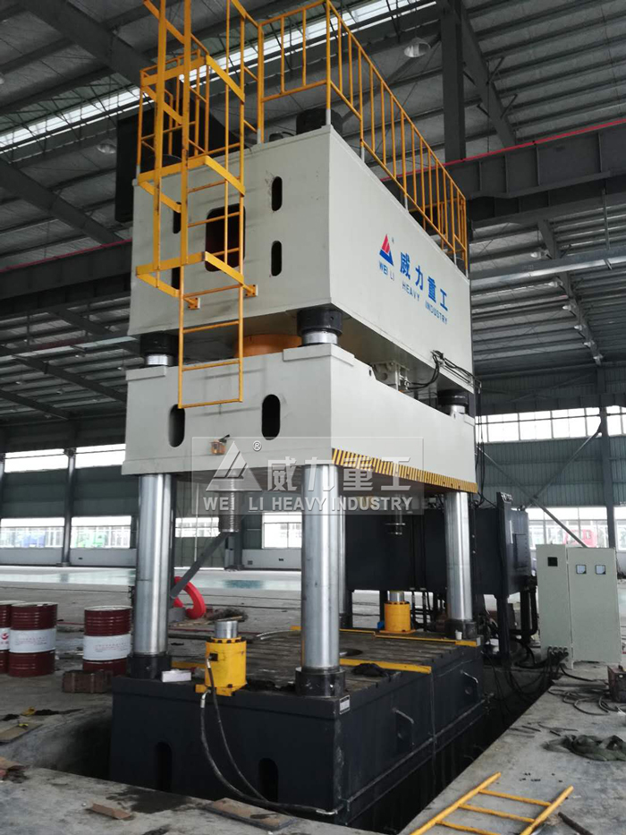 2000噸三梁四柱液壓機(jī)