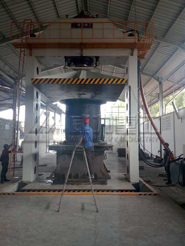 1000噸龍門液壓機