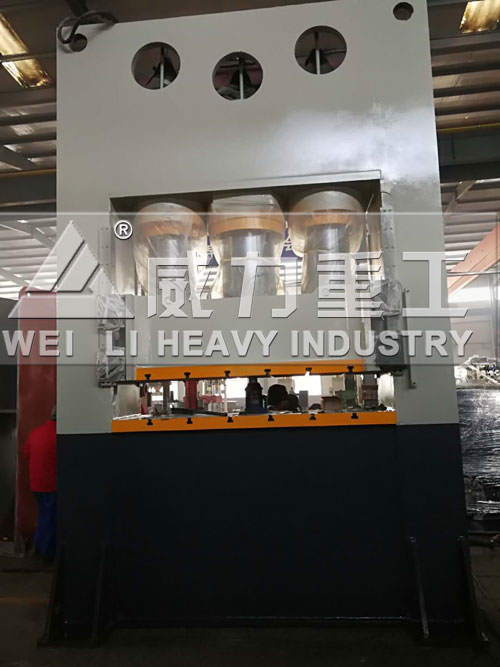 1000噸龍門液壓機(jī)