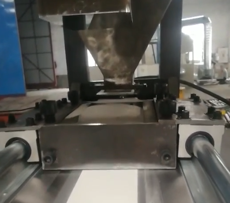 氧化鋁陶瓷手機背板壓制過程