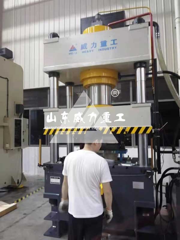 800噸汽車發動機罩模壓液壓機