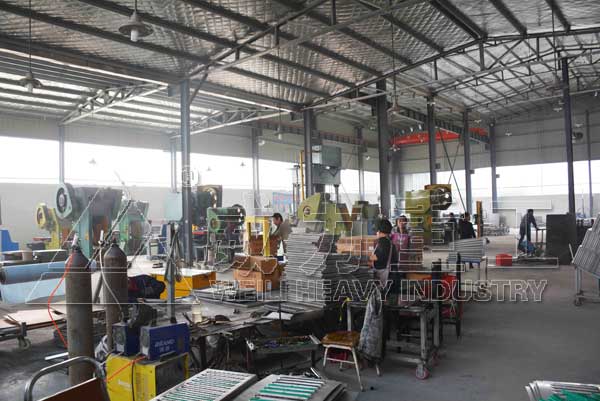 不銹鋼地溝蓋板生產加工現場