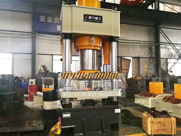 630噸鐵粉壓塊液壓機(jī)