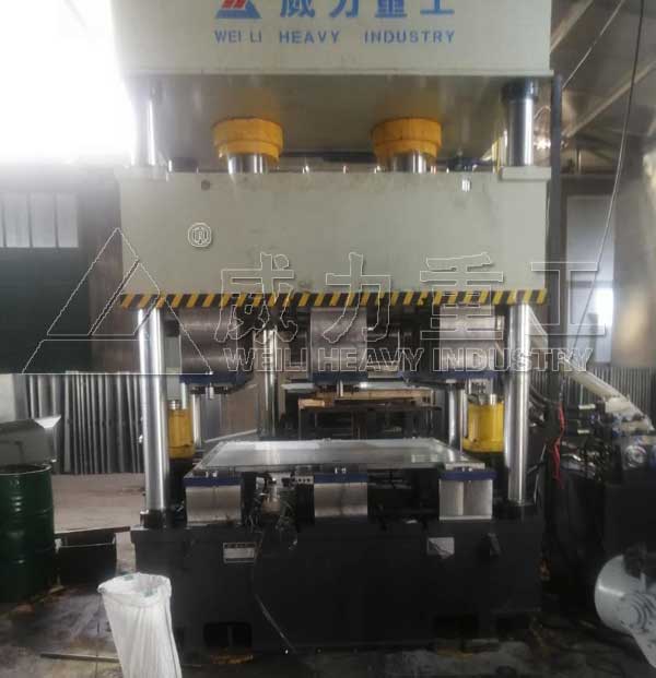 200噸汽車內飾切邊液壓機