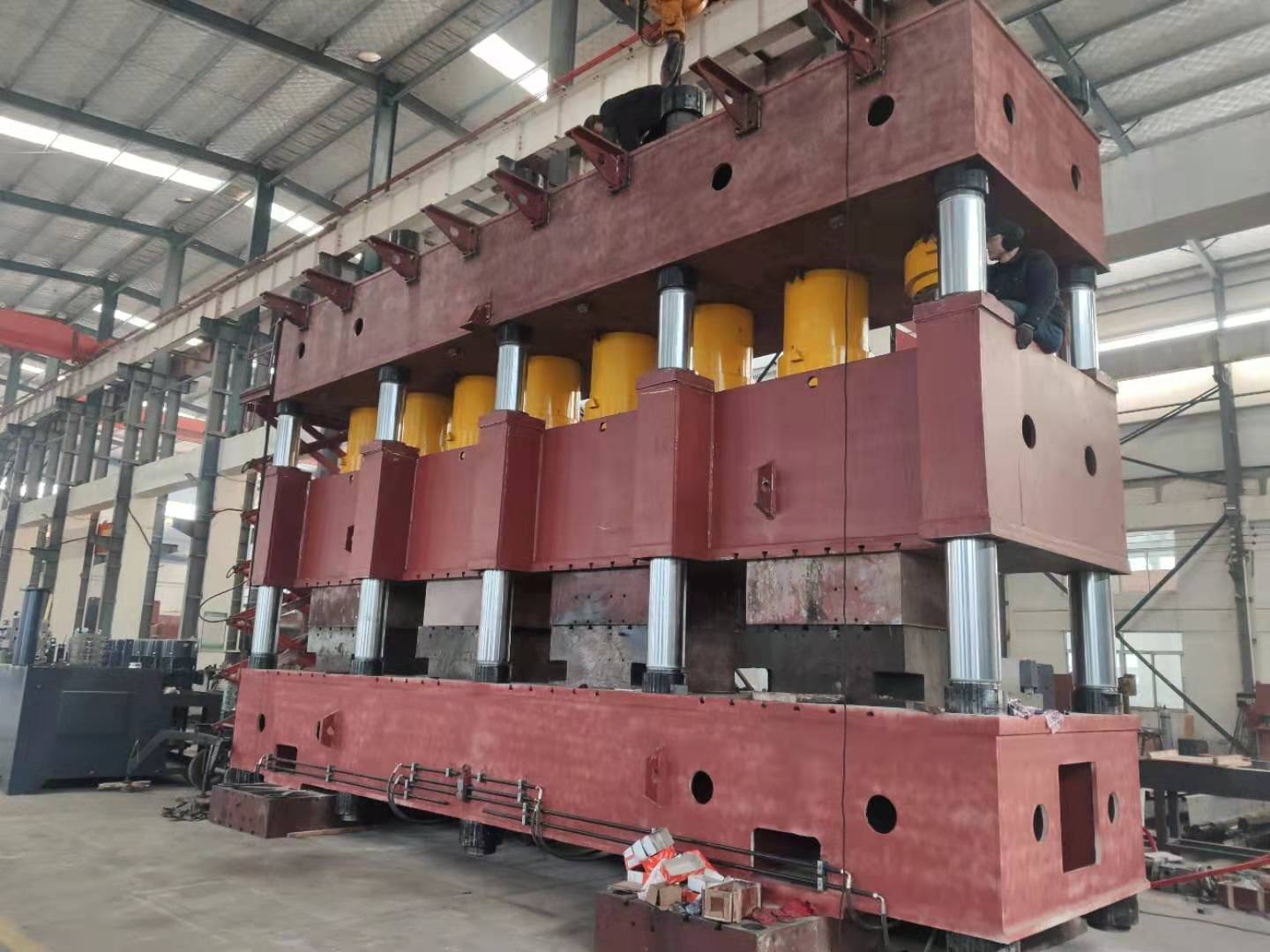 汽車縱梁成型液壓機