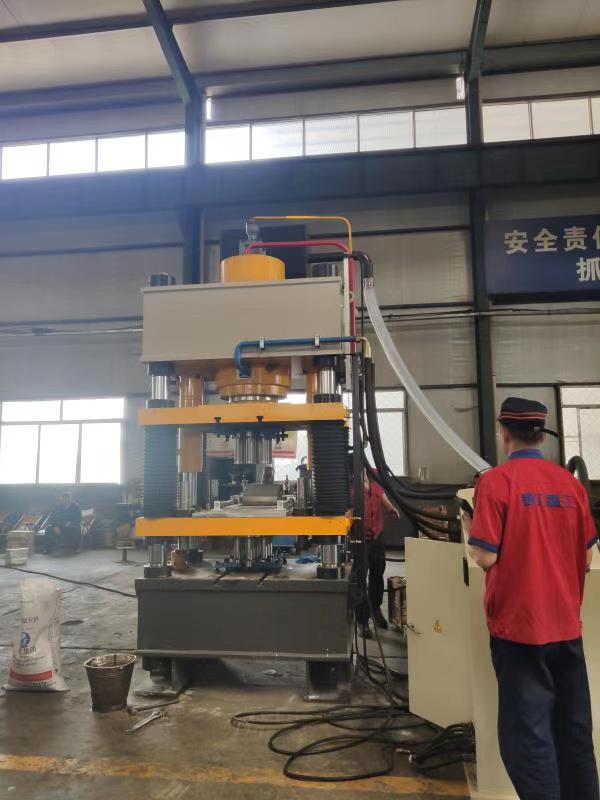 500噸雙色魚餌壓塊液壓機