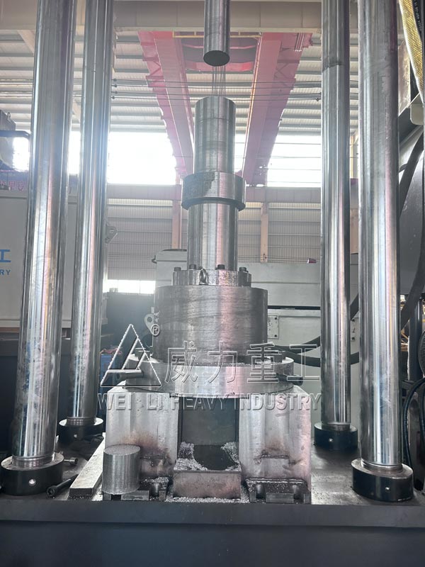 鋁屑壓塊模具及壓制成型圓柱鋁塊產品